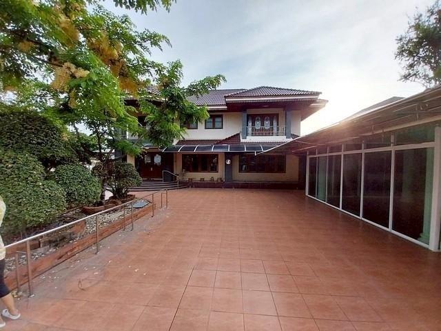 ขายบ้านเดี่ยวหลังใหญ่นาป่าชลบุรี หมู่บ้านสุขประยูรพาร์คนาป่า ขนาด 191 ตารางวา 6 ห้องนอน 5 ห้องน้ำ 2