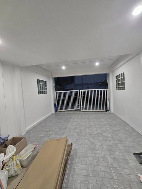 ขายทาวเฮ้าส์ 2 ชั้น หมู่บ้านพิมพ์ทอง ซอยลาดพร้าว 101 เดินทางสะดวก หาของกินสะดวก 3