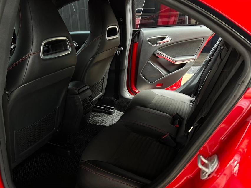 Mercedes-Benz CLA250 2.0 AMG Dynamic Coupe 10