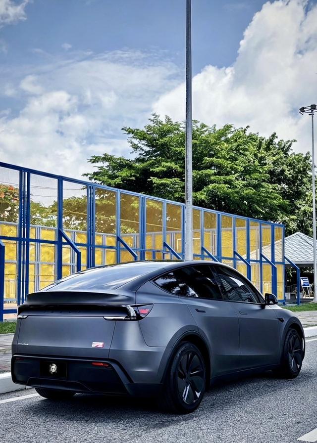 2025 Tesla Model Y long range AWD ** LAUNCH SERIES ** Limited Edition รูปย่อยที่ 3