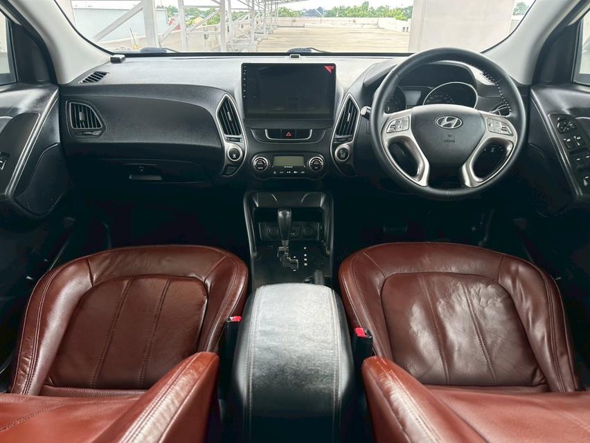 HYUNDAI TUCSON 4WD (IX35)2.0L N/A 6AT Panaromic Glass Roof 14