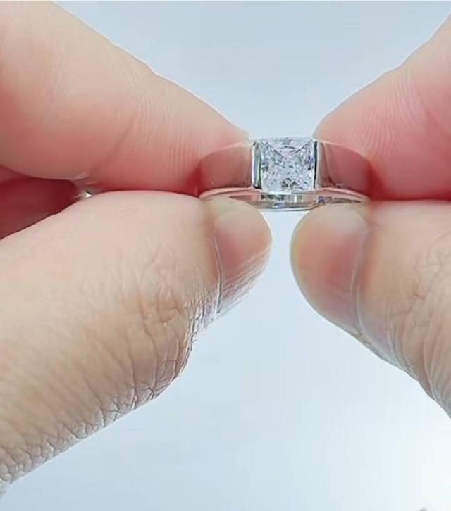 แหวนเพชร เรียบหรู เปล่งประกายทุกมุมมอง ด้วยเพชรแท้ธรรมชาติ พร้อมใบรับประกันสินค้าทุกชิ้น -ปุอามี่ Diamond Lap Rama2 (083-2469526) 3