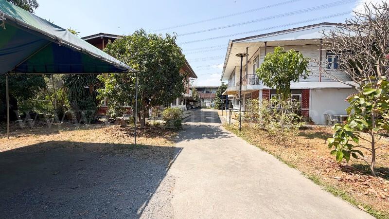 ที่ดินเปล่า พร้อมสิ่งปลูกสร้าง 1 ไร่ ถนนเลียบคลองประปา ฝั่งแจ้งวัฒนะ ทำเลดี 14