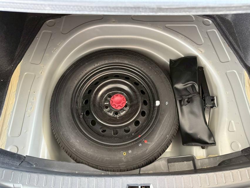 2013 TOYOTA COROLLA  ALTIS 1.8 E 9