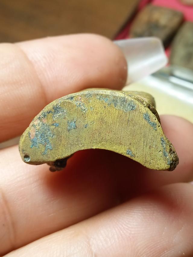 พระหล่อโบราณ ขุด ยุคทวารวดีขึ้นลพบุรีมีคราบเินเก่าฝังแน่น รูปที่ 5