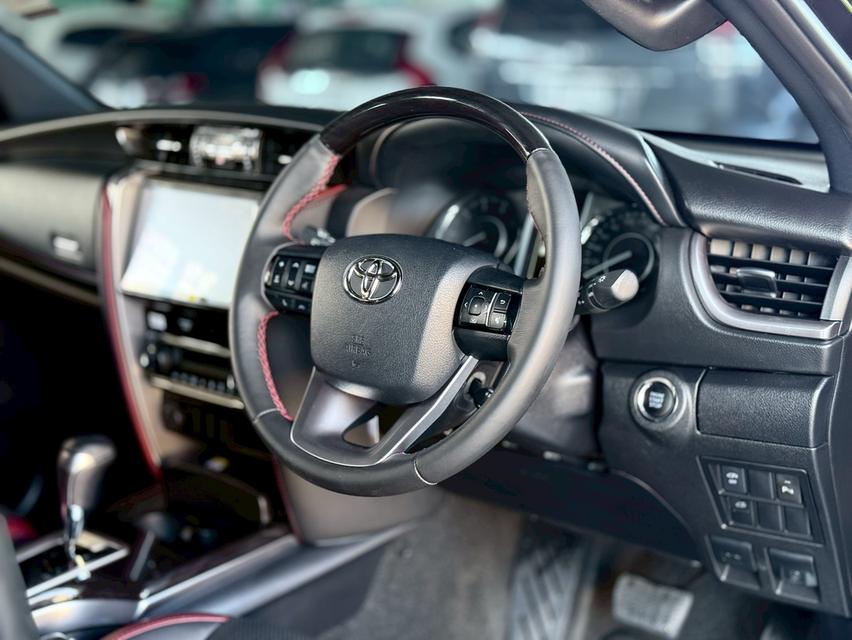 TOYOTA FORTUNER 2.4 LEGENDER 2022  9
