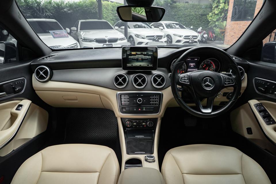 “Mercedes-Benz CLA200 Urban“ ปี 2016