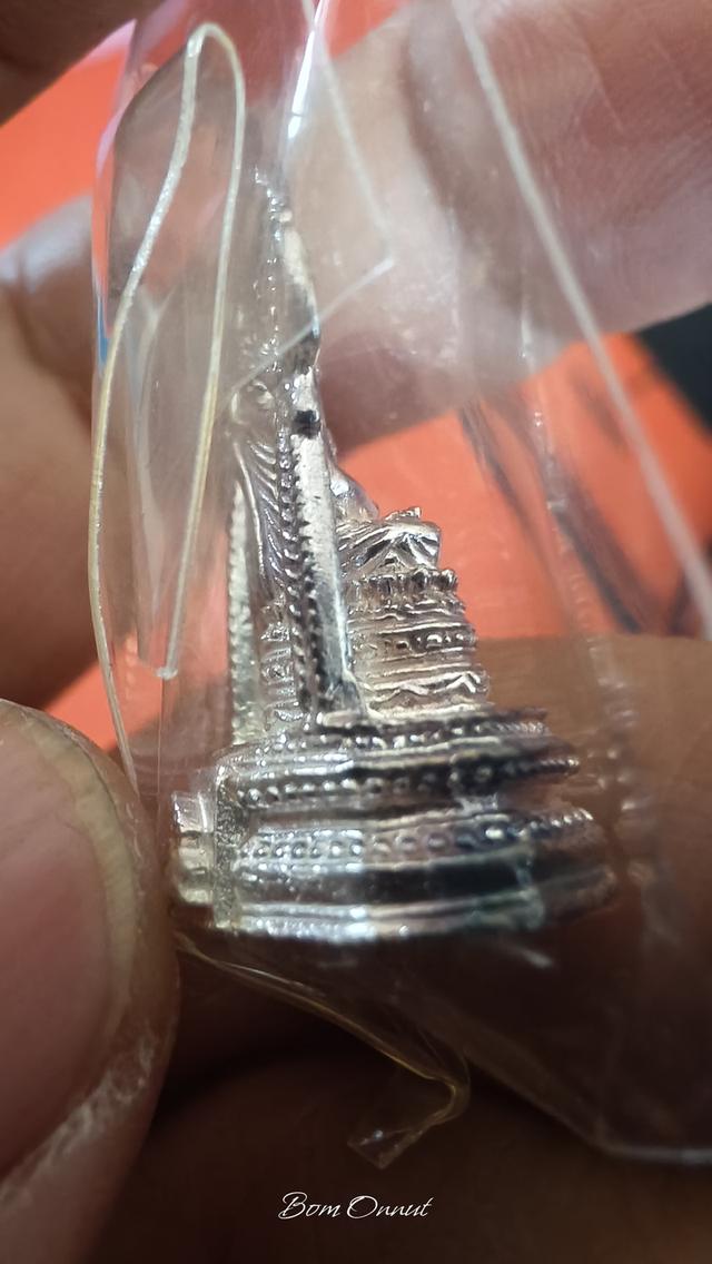 รูปหล่อลอยองค์ พระนิรันตราย เนื้อเงิน วัดบวรนิเวศวิหาร ปี2548  พร้อมโรงเรียนสตรีวิทย์ จัดสร้าง พร้อมตลับเดิม  พระยังอยู่ในซีนเดิม  1500 รส รูปที่ 6