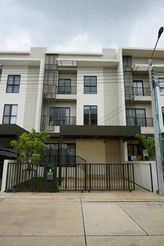 ให้เช่าโฮมออฟฟิศซอย 15/1และถนน ร่มเกล้าตัดใหม่ ตรงข้ามโรงเรียนไบร์ทตัน ทาวโฮม 3 ชั้นโครงการวิลลา อัลเบโร พระราม 9 ถนนกรุ 1