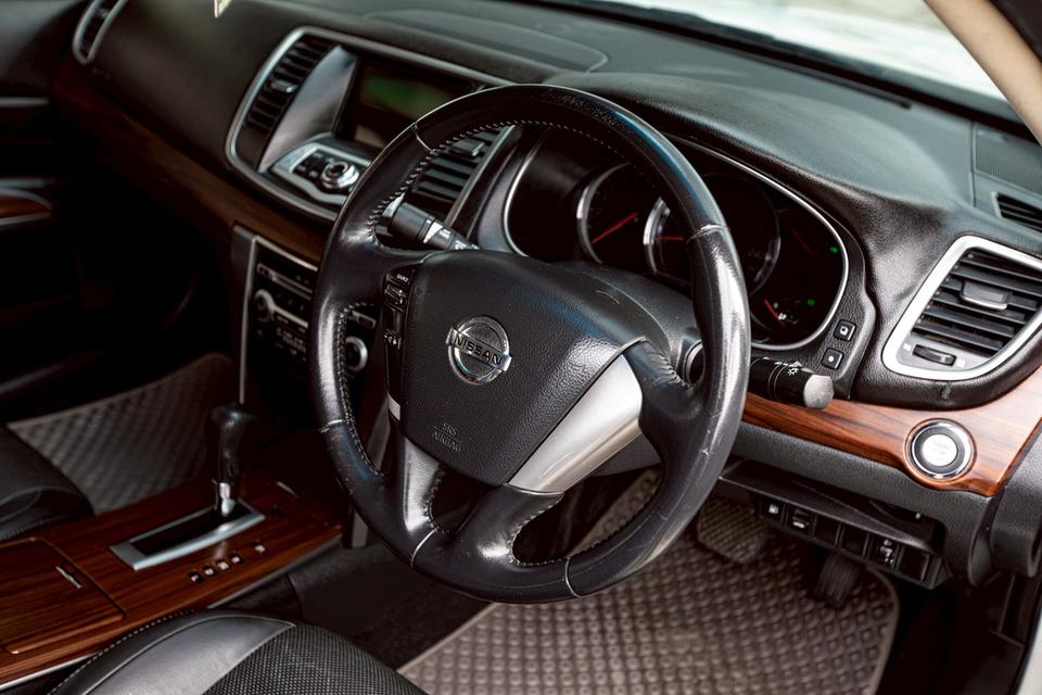 Nissan Teana 200XL สีขาว ปี 2011 ภายในดำ  14