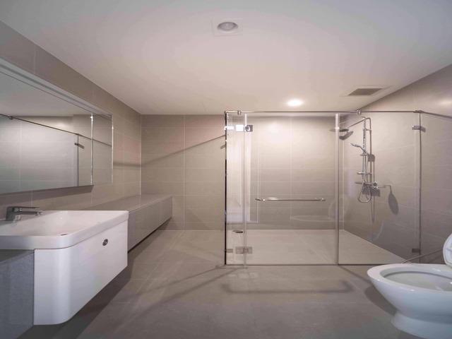 Luxury High-Rise 2BR at Noble Ploenchit | BTS Ploenchit Access 6