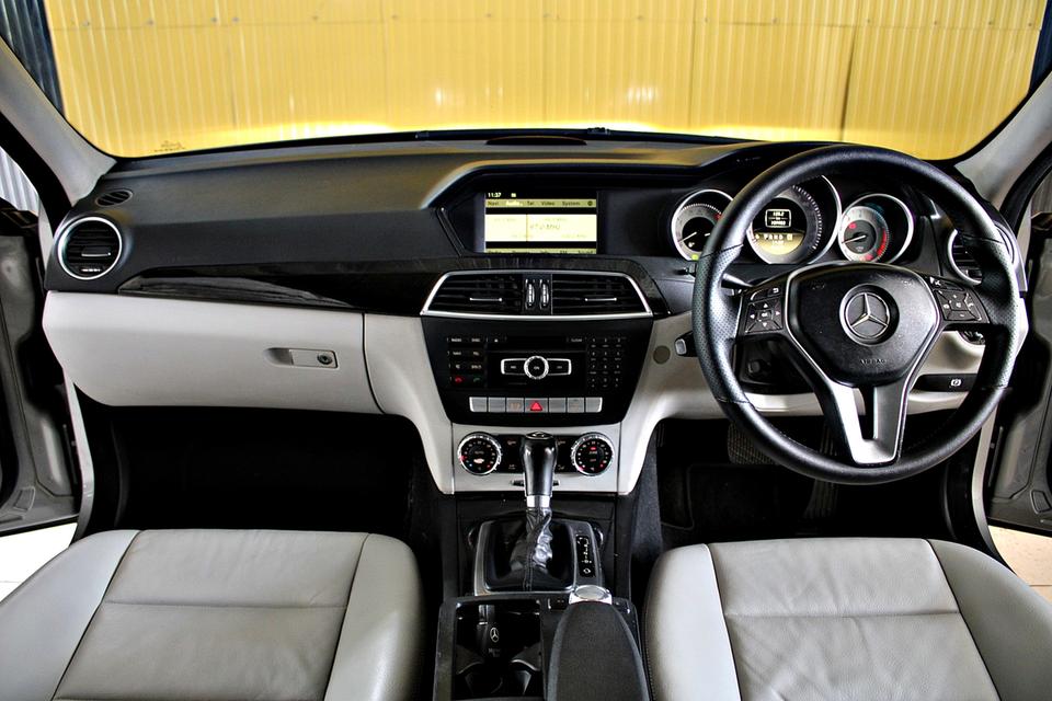 Mercedes-Benz C250 CGI Avantgarde Facelift (W204) ปี 2012 สีเทา รูปที่ 13