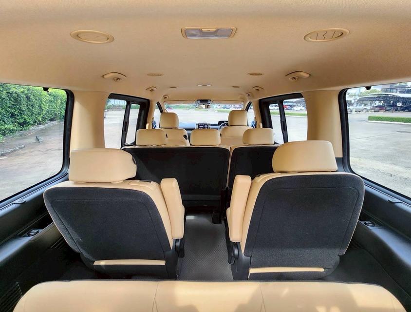 รหัสรถ PEAT550 🚐🚙HYUNDAI STARIA S ประตูไฟฟ้าคู่ สีดำ ภายในเบจ ปี 2 9