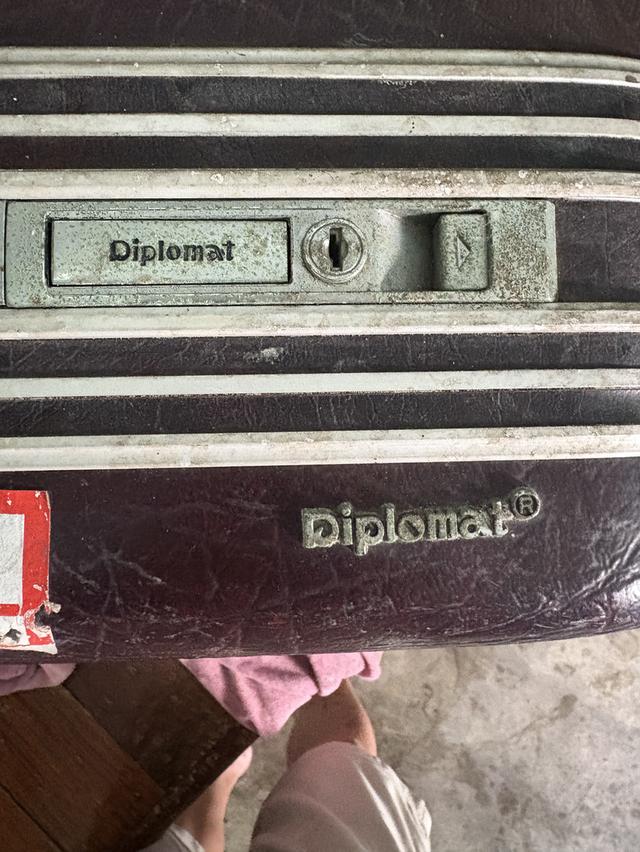 กระเป๋าเดินทางโบราณ Diplomat