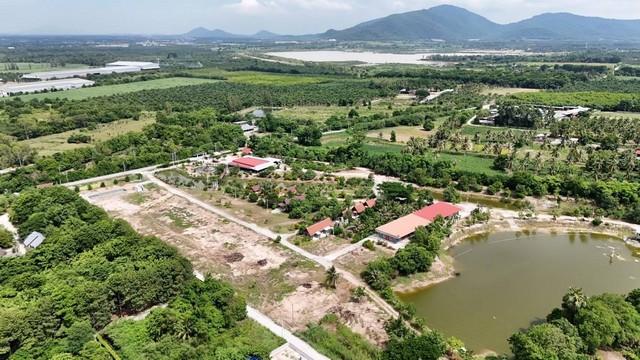 ขายที่ดินบ้านบึงชลบุรี ขายที่ดิน 8ไร่ 1 งาน 77 ตรว.ติดถนน 2 ด้าน ที่ติดตัดเป็นล๊อคละ1ไร่ หรือซื้อยกแปลงได้ 5