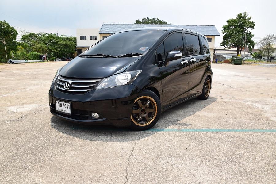 เพียง 289000 บาท /ฟรีดาวน์ รถครอบครัว /HONDA FREED 1.5 SE ออโต้ ตัวท็อปพร้อมใช้ แอร์ดิจิต๊อล CD MP3 ABS AIRBAGรีโมทล้อแม็ก ไฟตัดหมอก ขับดีช่วงล่างแน่น