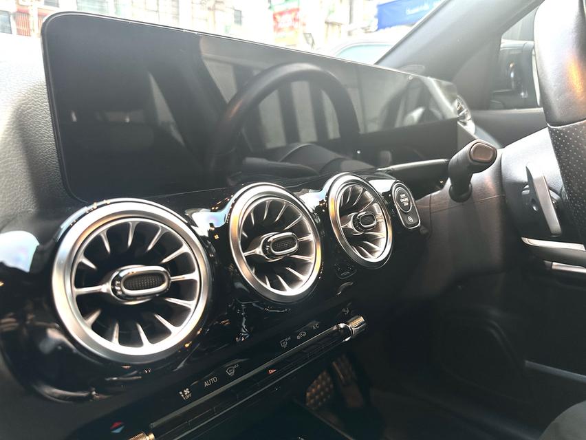 MERCEDES BENZ GLA200 AMG Dynamic ปี2021/2023 9