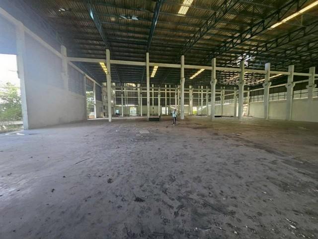 ขายที่ดินพร้อมสิ่งปลูกสร้างใกล้นิคมอมตะนครชลบุรี ผังม่วงลาย บนเนื้อที่ 4 ไร่ 4