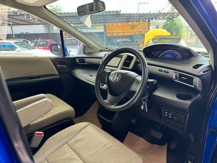 Honda Freed สีน้ำเงิน 13