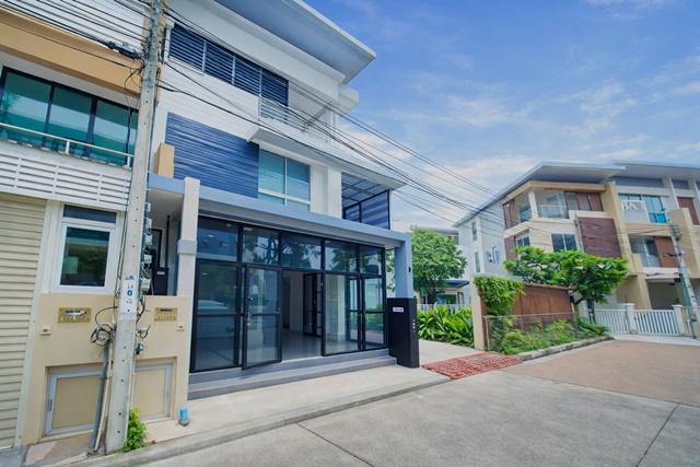 MRTแจ้งวัฒนะ ปากเกร็ด28 500 ม. 38ตร.ว. 380ตร.ม. ป.ป.ท. ใกล้เซ็นทรัล แจ้งวัฒนะ 550 ม. ทาวน์โฮม 3 ชั้นหลังมุม 3 นอน 4 น้ำ 2