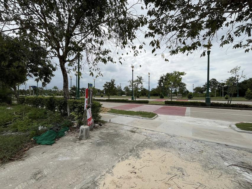 ขายที่ดินเปล่า ติดถนนอุทยาน (อักษะ) เดินทางได้ทั้ง ถนนพุทธมณฑลสาย 3 - ถนนพุทธมณฑลสาย 4 ขนาดที่ดิน 2 ไร่ 92.5 ตรว. 992.5 ตารางวา หน้ากว้างติดถนน 28 ม. 13