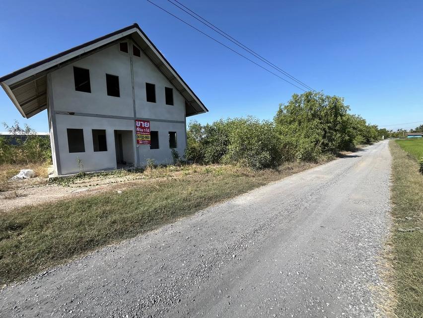 ที่ดินพร้อมสิ่งปลูกสร้าง ทำเลดี ถ.สุวินทวงศ์ 1