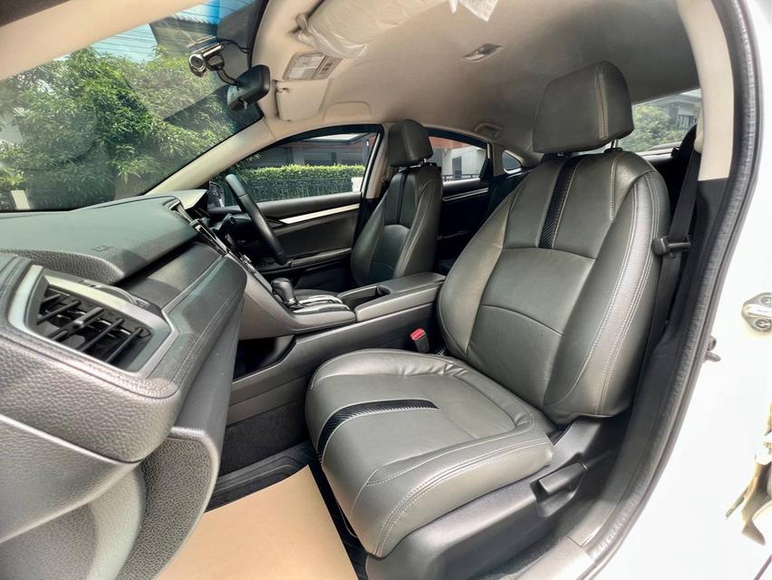 Honda Civic FC 1.8E ปี 2018  ผู้หญิงใช้ 86,700km 12
