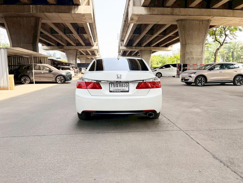 Honda Accord 2.0E AT ปี 2013  เพียง279,000บาท เบาะไฟฟ้าคู่หน้า ไมล์128xxx สวยพร้อมใช้ ยางปี2025 เครื่องยนต์เกียร์ช่วงล่างดี แอร์เย็นฉ่ำ *ดูรถกทม ซอยปร รูปที่ 8