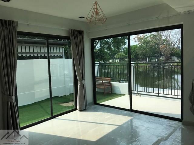 ขายบ้านเดี่ยวสไตล์โมเดิร์นย่านเลียบด่วน 61 ตรว. หมู่บ้านมณียา ถนนประดิษฐ์มนูธรรม หลังบ้าน วิวบึงน้ำ มุมพักผ่อนส่วนตัวท่า