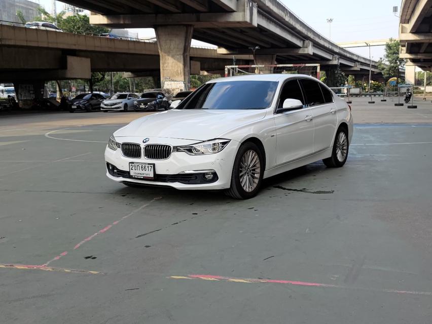 ขายรถ BMW 320I Luxury ปี 2018 สีขาว เกียร์ออโต้ 3