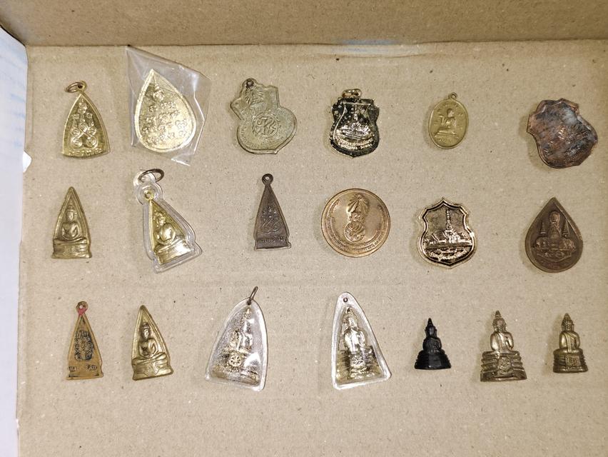 พระเครื่องเหมาๆ สนใจทักแชทมาได้ครับ รูปย่อยที่ 2