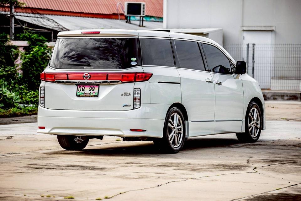 รหัสรถ GT99 Nissan Elgrand 2.5 ปี 2012 สีขาว 7 ที่นั่ง