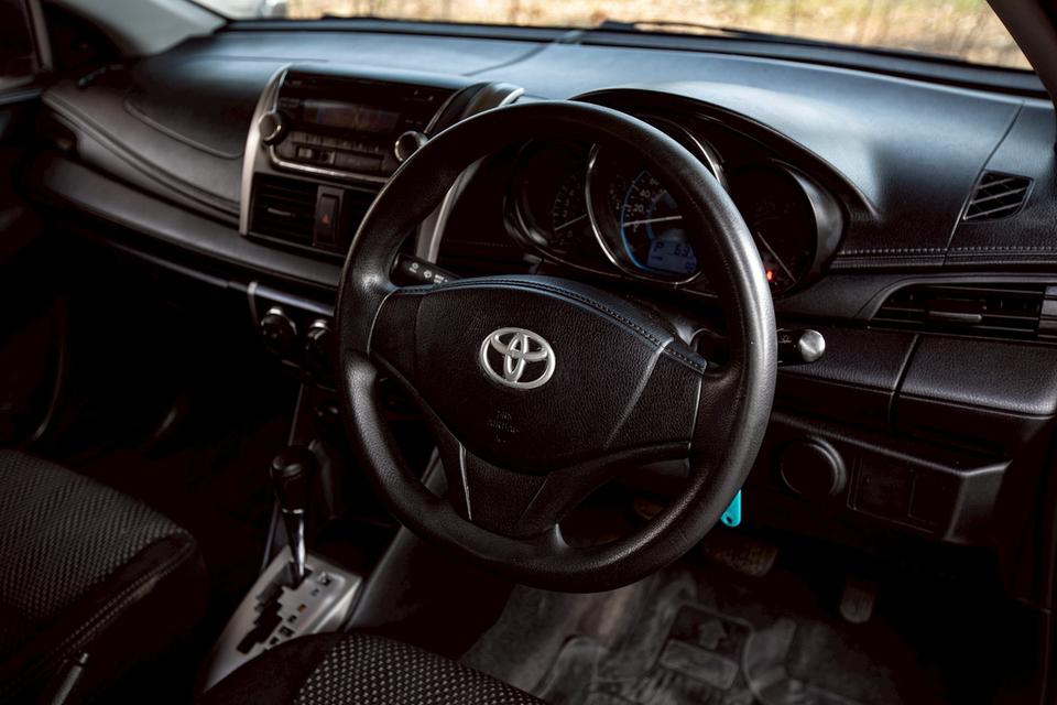Toyota Vios 1.5J ปี 2013 สีแดง เกียร์ออโต้  12