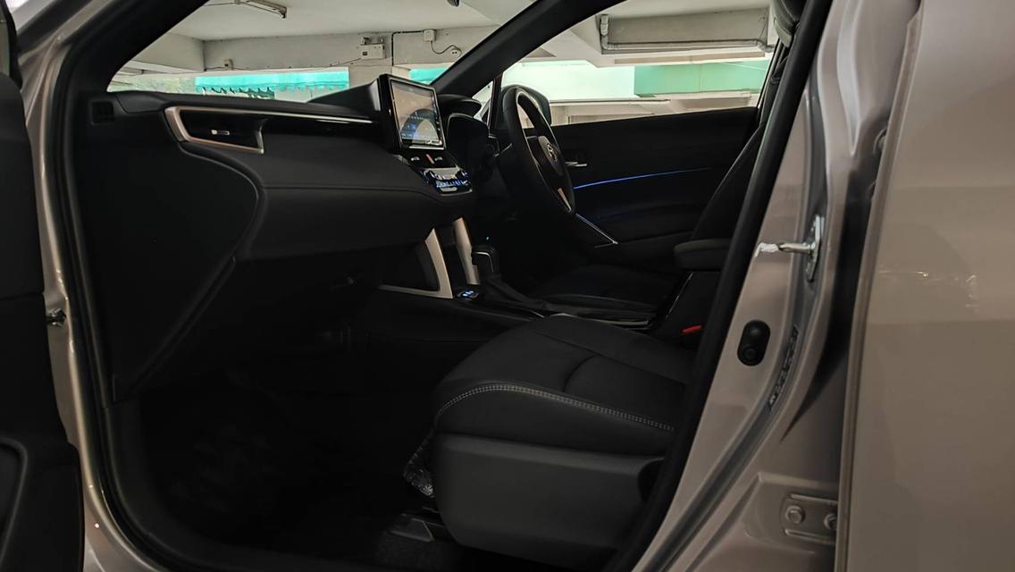 รถบ้าน Toyota Cross HEV Premium (รอง TOP) ปี 22 ไมล์น้อย เจ้าของขายเอง เลขไมล์ 13,405 มีกล้องหน้าหลัง ติดจากศูนย์ รูปที่ 6