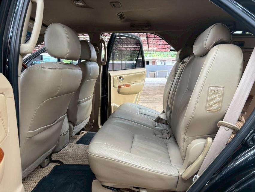 TOYOTA FORTUNER 2.7 V ปี 2011 18