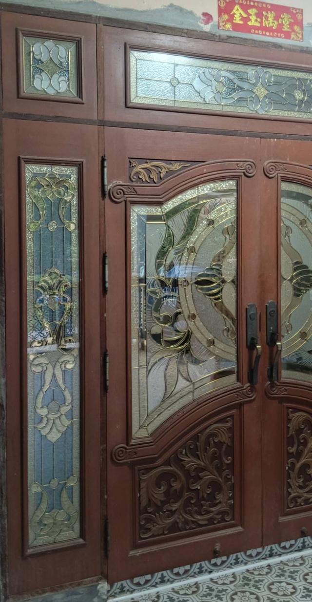ประตูบ้านบานคู่ กระจกลายทอง 3
