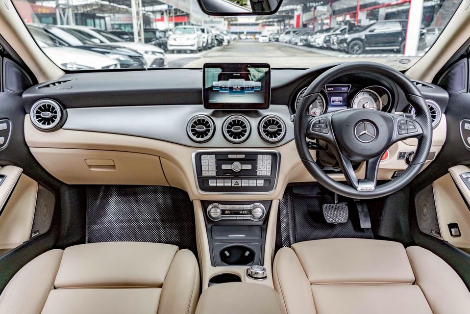 รหัสรถ NP7977 BENZ GLA200 1.6 2017 9
