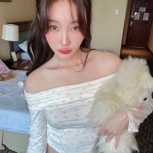 เสื้อปาดไหล่ซินเทจมือ1ห้อยป้ายมีตำหนิรอยปื้อน กระโปรงยีนส์น้ำเงินเข้มสวยมากก 7