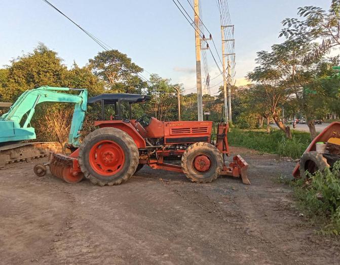 ขาย รถไถ KUBOTA M8950 4