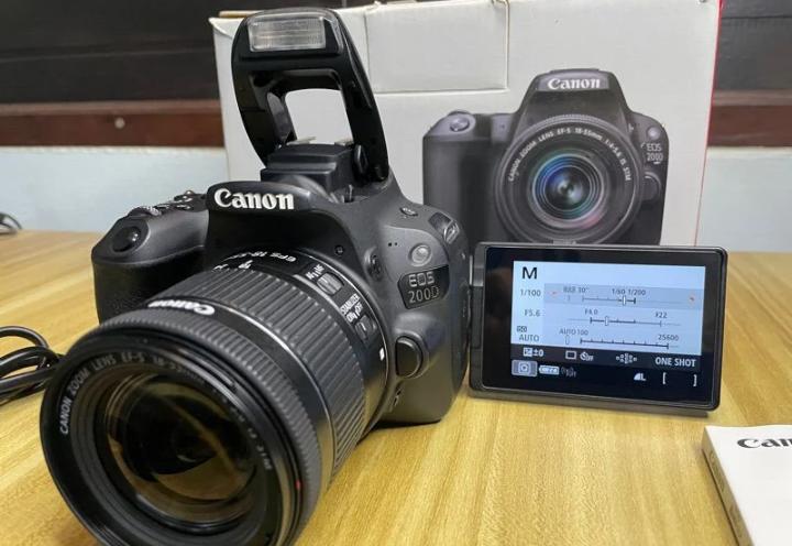 Canon EOS 200D  1