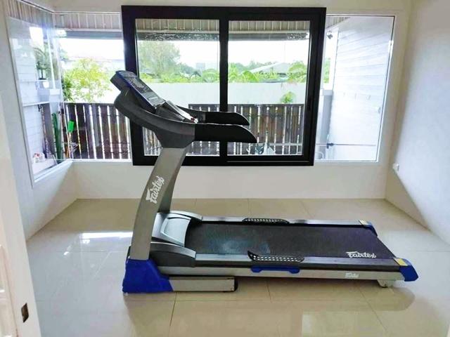 MRTศรีนครินทร์ 38 900ม. ให้เช่าทาวน์โฮม 3 ชั้น พร้อม3แอร์ 25 ตร.วา. 300 ตร.ม. รร.นานาชาติคินเคด 2 2.0 กม.4 นอน 2
