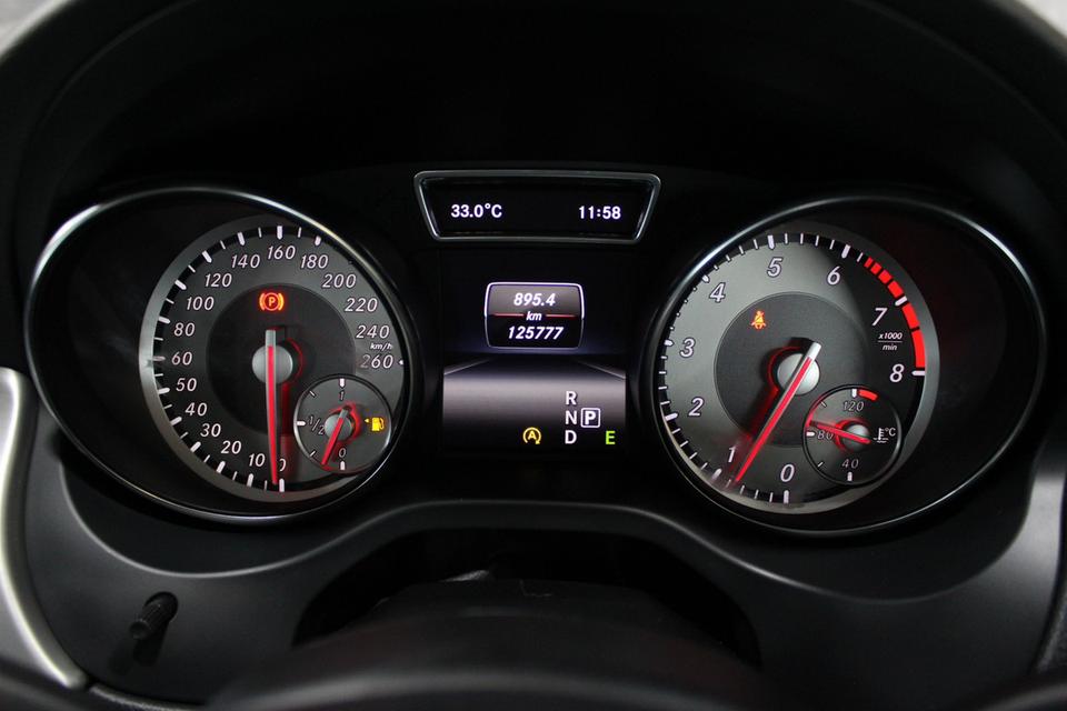 รหัสรถ JRS6142 GLA 200 ปี 2016 สีขาวสวยๆ รถ suv 12