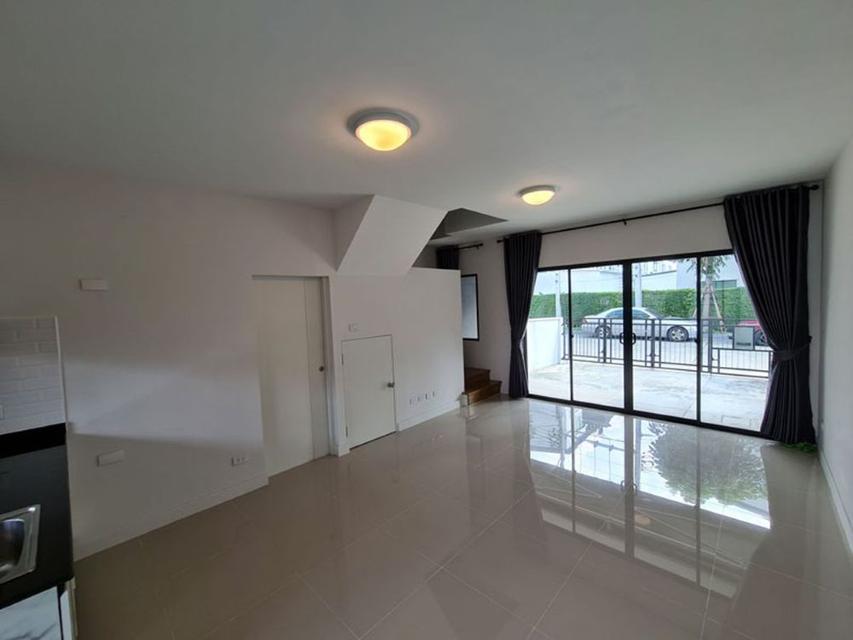 ขายทาวน์โฮม 3 ชั้น หมู่บ้านบ้านกลางเมือง ราชพฤกษ์ - รัตนาธิเบศร์ ทำเลดี เดินทางสะดวก ใกล้รถไฟฟ้า MRT บางรักใหญ่ 3