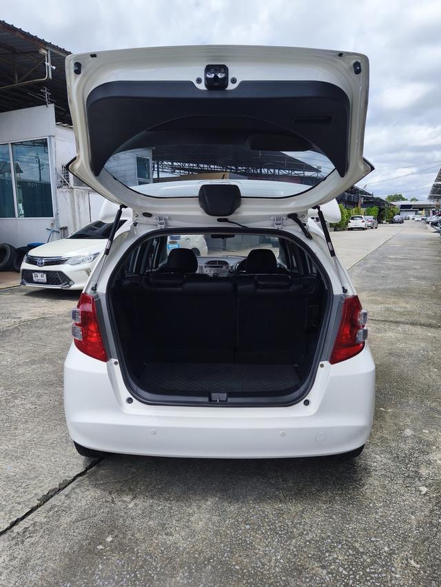 HONDA JAZZ 1.5V 2009 9