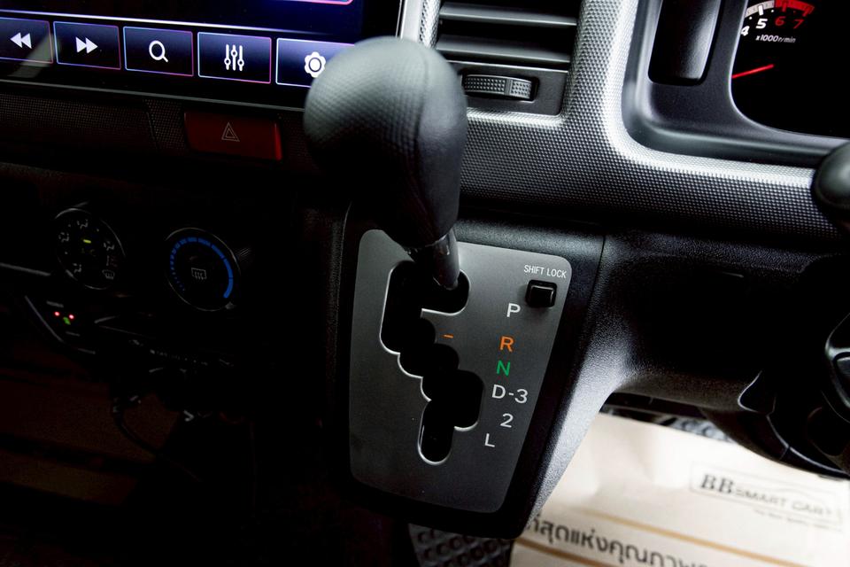 TOYOTA VENTURY 2.7 V 2010  12