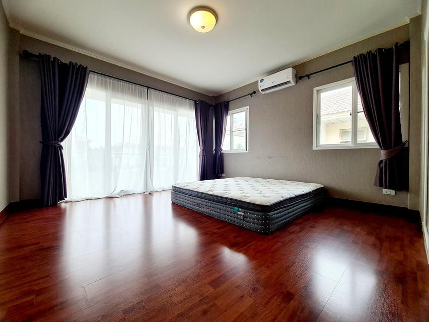 ขายบ้านเดี่ยว 2 ชั้น หมู่บ้านศุภาลัยพาร์ควิลล์ร่มเกล้า-สุวรรณภูมิ 3 ห้องนอน 3 ห้องน้ำ 1 ห้องครัว และ 1 ห้องรับแขก จอดรถได้ 2-4 คัน เจ้าของขายเองสภาพดี 2