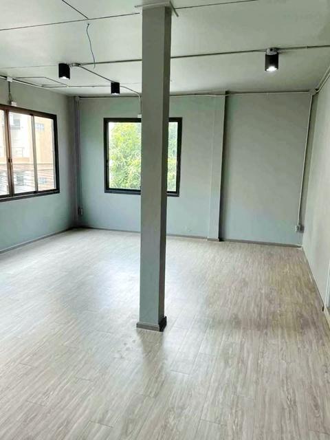 .ให้เช่าตึกเดี่ยว 3 ชั้นประชาสงเคราะห์ 25-33 25ตร.วา. 300ตร.ม. 3 นอน 4 น้ำ ซ.ประชาสงเคราะห์ 27-29 เดอะ สตรีทรัชดา 1.8 กม 4