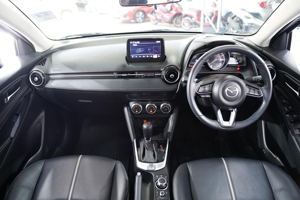 MAZDA 2 1.3 S AT ปี 2023 จด 2024 สีเทา 4