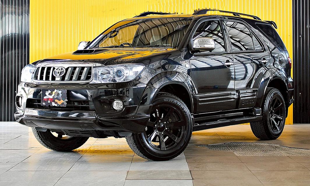 fortuner 3.0 v 4wd เกียร์ออโต้ 4x4 เครื่องดีสวยมากๆ ราคาคุยกันได้ครับ