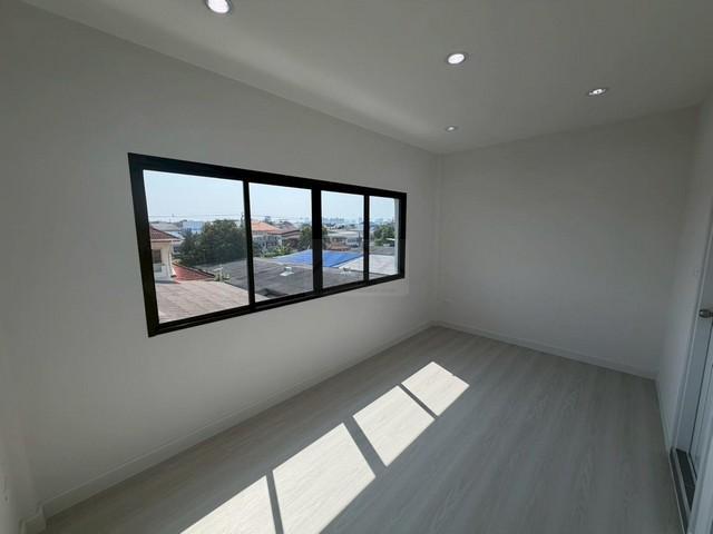 ขาย ทาวน์โฮม 3 ชั้น 4 ห้องนอน เล่นระดับ นาคนิวาส 37 โชคชัย 4 ใกล้เลียบด่วน 12